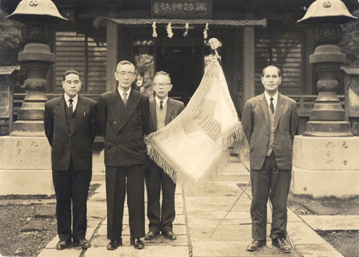 1964年（昭和39年）2月7日　校旗制定　入魂式 諏訪神社（中央駅下）